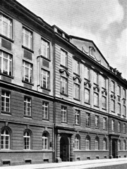 od roku 1923 Královská (dnes Sokolovská) KARLÍN